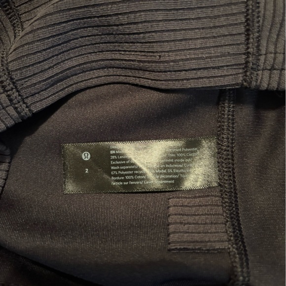 Lululemon Ribbed Softstreme Cropped Tank Top, Black Size 2, Excellent Condition - Picture 6 of 7